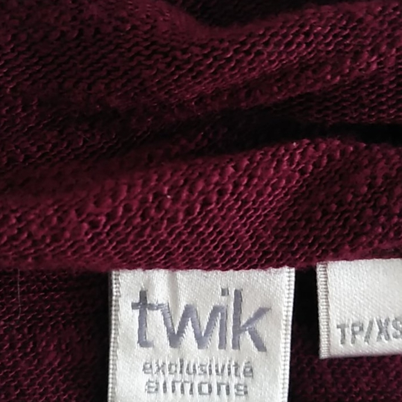 🆕 NEW SALE ⭐️3/$12⭐️Twik exclusive Simons top - Picture 4 of 6